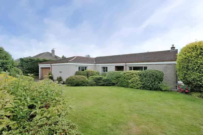 Spacious 5-Bedroom Detached House in Cults Aberdeen