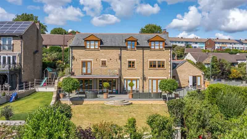 Luxury Detached Home Pudsey 4 Double Bedrooms 3 Ensuites Stunning Views