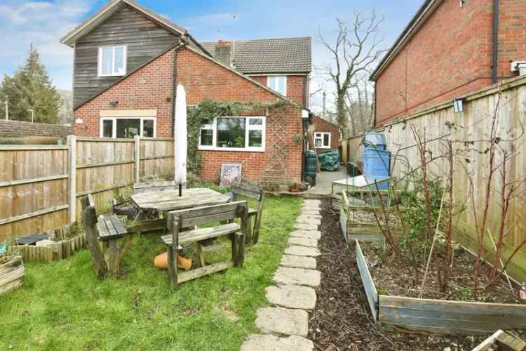 Charming 2-Bedroom Cottage in Colden Common
