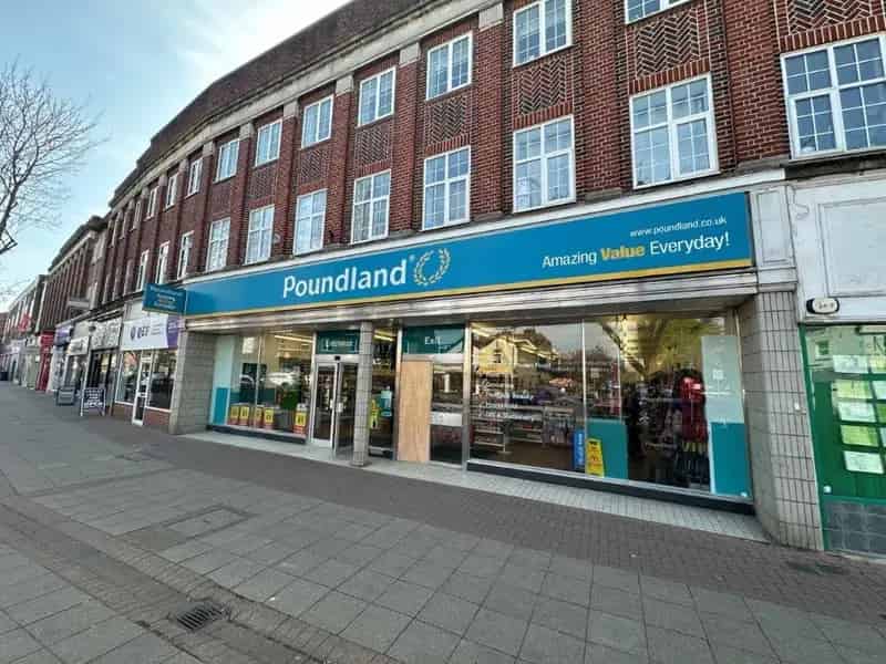 Commercial property For Rent , 136, Walton Road, Elmbridge, England