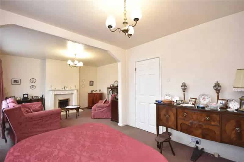 Semi Detached Bungalow for Cosmetic Improvement