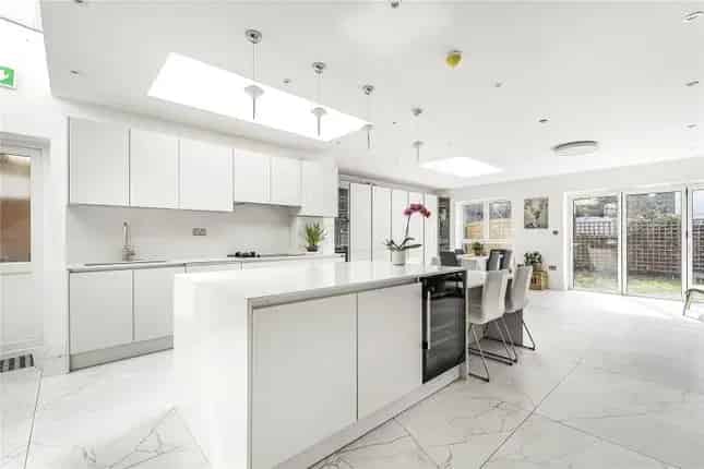 5 Bedroom Semi-Detached House for Sale in Warwick Road London W5