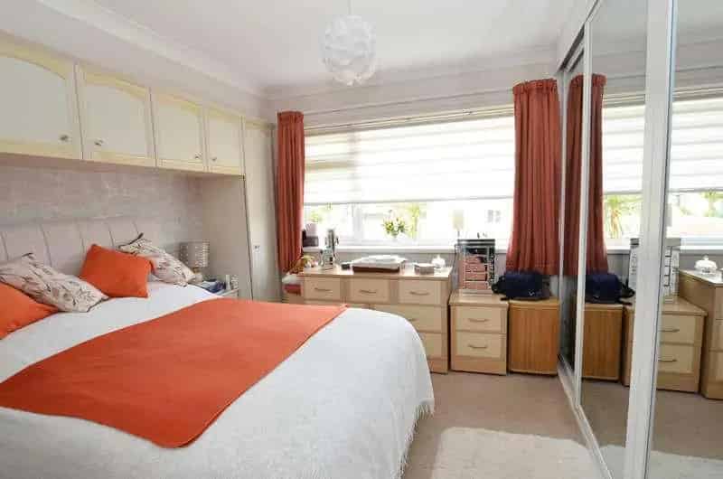2 bed house for sale