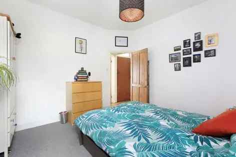 2 Bedroom Flat in Wandsworth - Victorian Conversion