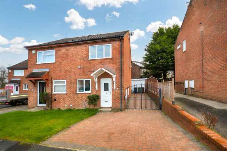 House For Sale in Leeds, England