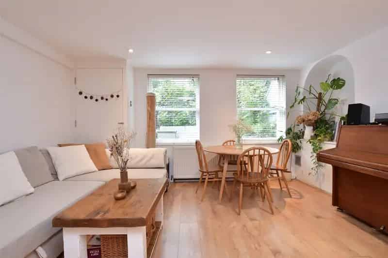 2 Bedroom Flat for Sale in Brighton's Montpelier