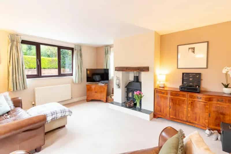 Equestrian Family Cottage with Stables and Paddock
