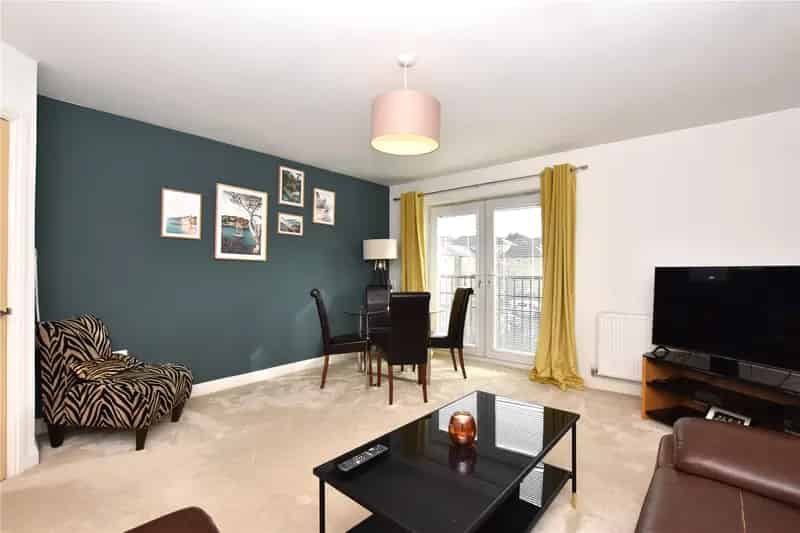 Farsley 2-Bed Apartment - Spacious, Modern, Allocated Parking