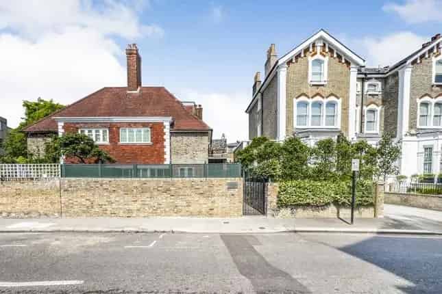 Semi Detached House For Sale Chelsea SW10 3 Bedroom Garden Terrace