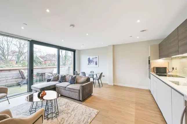 Flat to rent in Finchley Road, Hampstead, London NW3