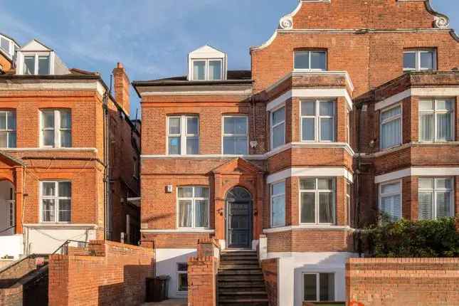 Flat for sale in Finchley Road, Hampstead, London NW3