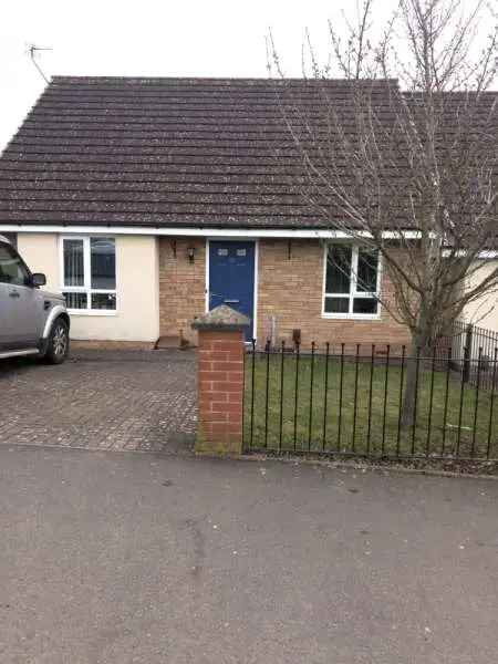 2 Bed Bungalow Near Transport Links and Amenities