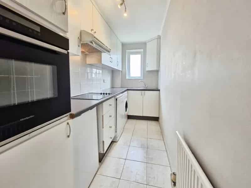 1 Bedroom Flat for Sale Near Transport Links and Amenities