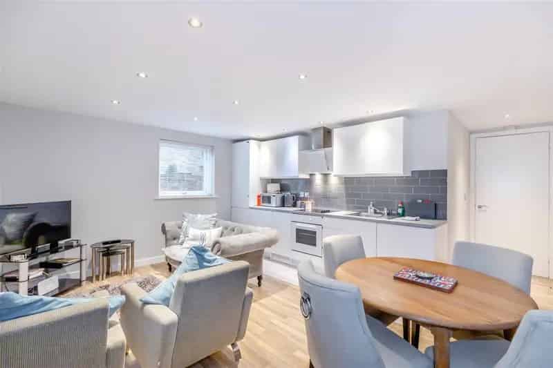 2 Bedroom Flat For Sale Near York City Walls