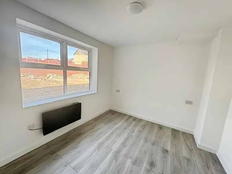 2 Bedroom Flat to Rent Blackpool FY1 Near Transport and Amenities
