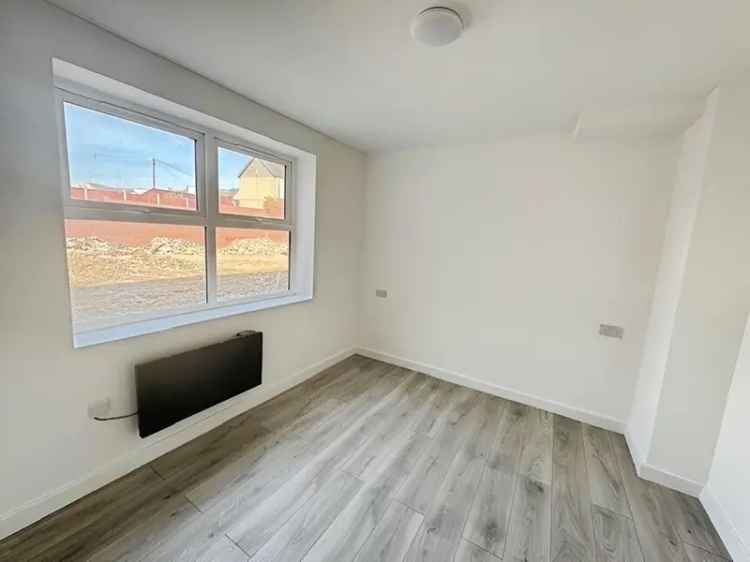 2 Bedroom Flat to Rent Blackpool FY1 Near Transport and Amenities