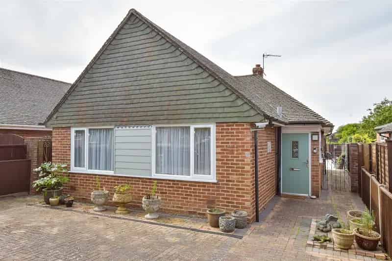 3 Bedroom Detached Bungalow for Sale in Bedhampton