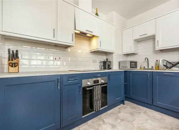 Flat For Sale in Newington Causeway, London, England