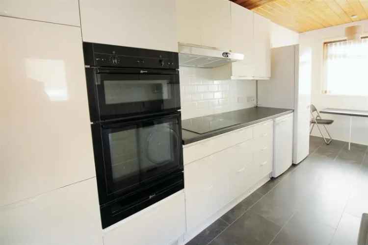 3 Bedroom Semi Detached House to Rent LS15
