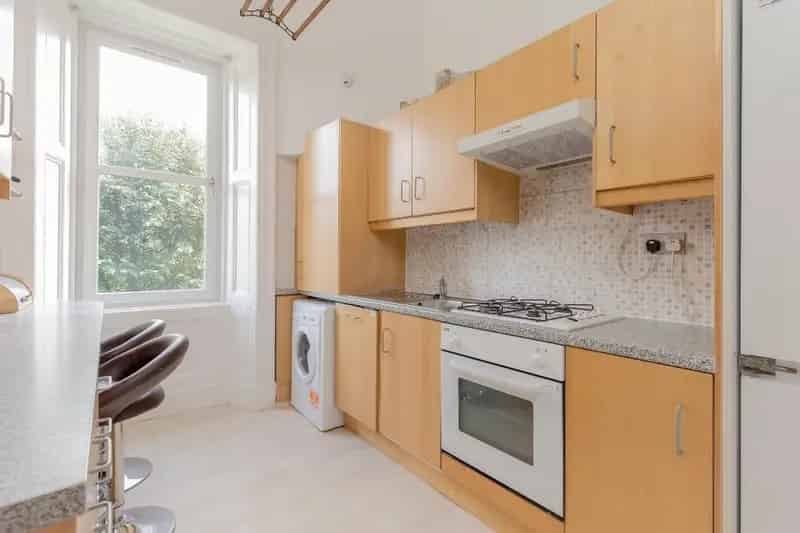 3 Bedroom Student Flat to Rent in Edinburgh