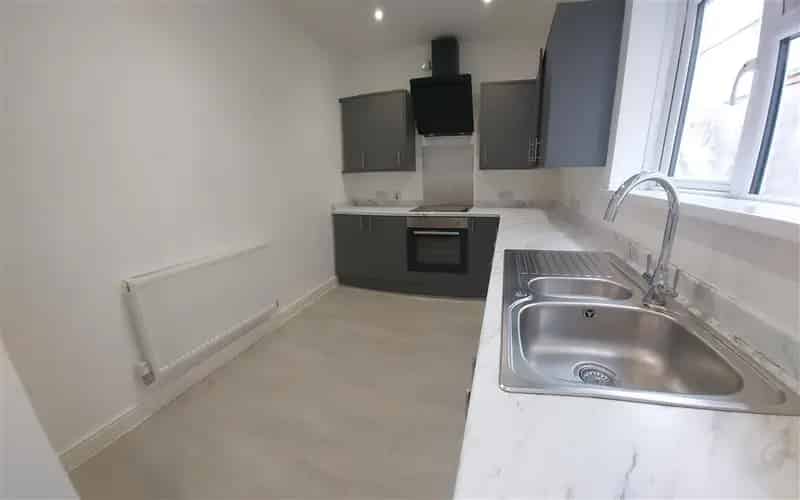 3 Bedroom House Mount Pleasant Swansea Zero Deposit Available
