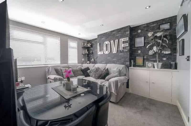 1 Bed Flat for Sale West Dunstable Ground Floor Maisonette