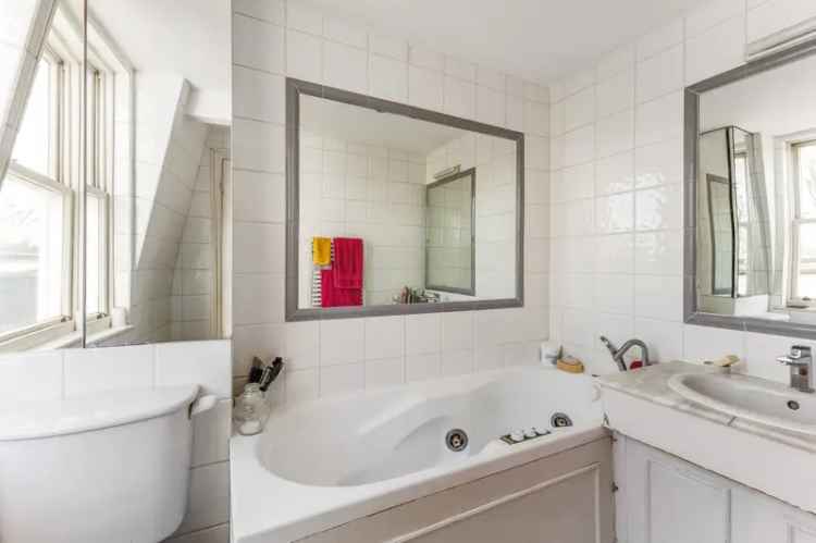 3 Bedroom Flat for Sale in Earl's Court