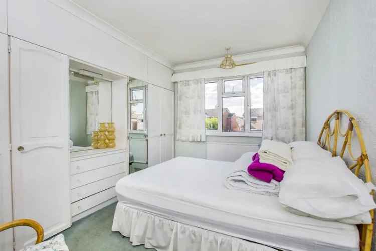 Stilton Village Home: 3 Beds, Garden, No Onward Chain