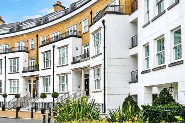 Modern Townhouse with River Views and Private Garden