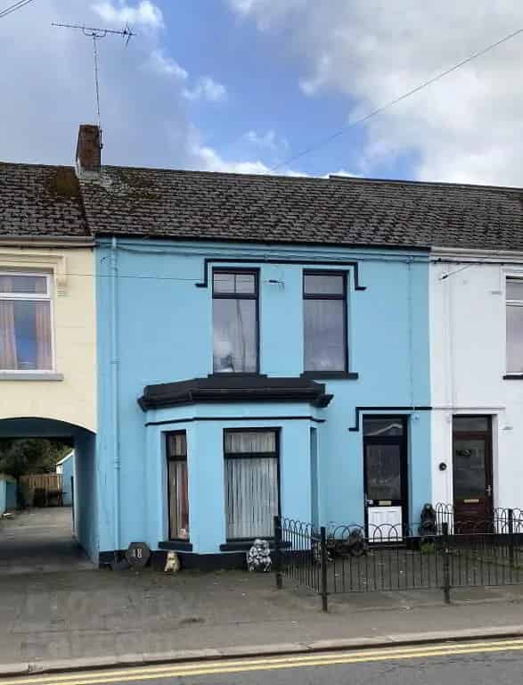 Three Bed Mid Terrace House Near Town Centre