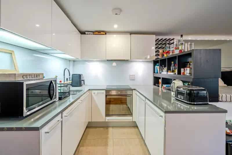 Wincott Street Apartment near Kennington and Elephant Castle Stations