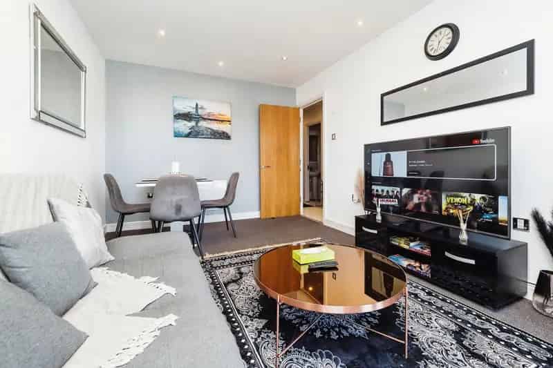 Refurbished 1-Bed Apartment Near Stratford Station