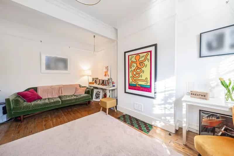 Stylish One Bedroom Flat in Oval with Private Garden