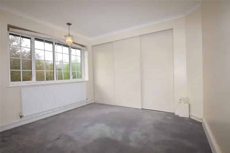 2 Bedroom Maisonette To Rent Roe Green Village No Deposit