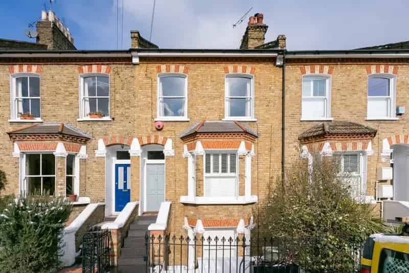 4 Bedroom Townhouse Clapham Old Town