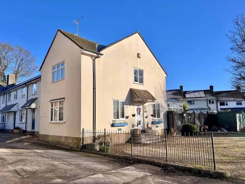 3 bedroom end of terrace house for sale