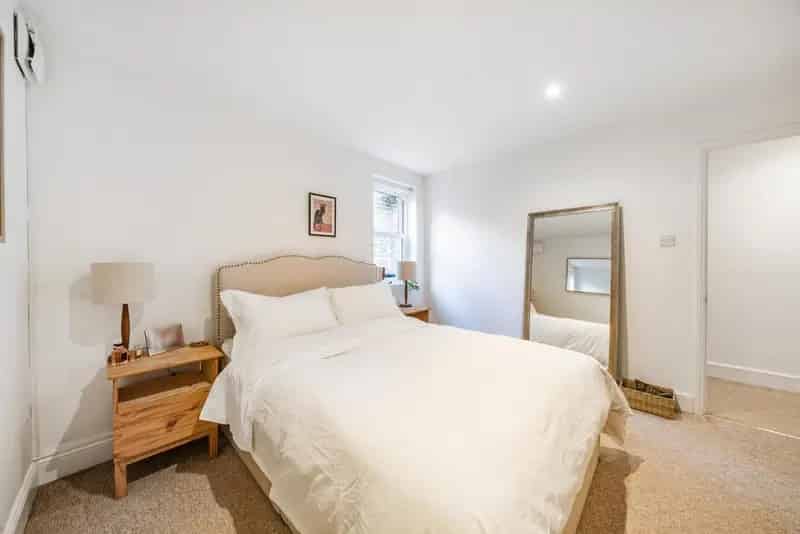 Two Double Bedroom Ground Floor Flat Open Plan No Onward Chain