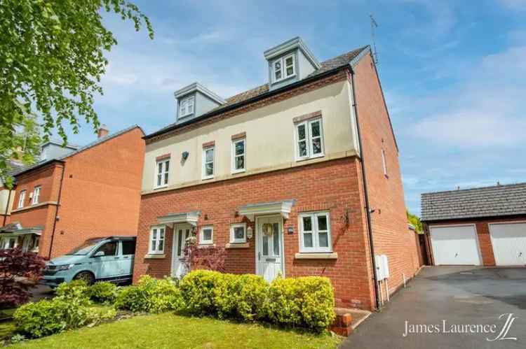 3 Bedroom Townhouse with Garden Patio Garage and Driveway