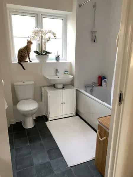Spacious 2-Bed Flat Near Amenities