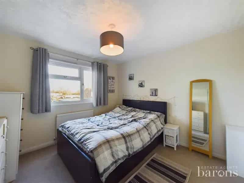3 Bed House for Sale Oakridge Basingstoke CASH BUYERS ONLY