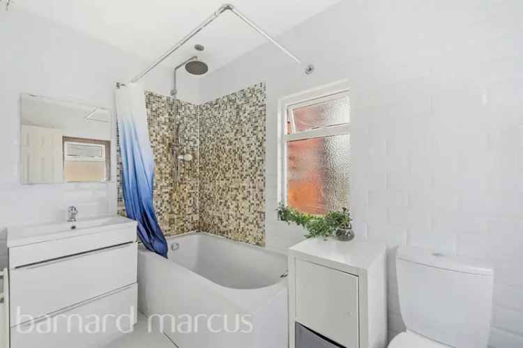 3-Bedroom House in Dorking Surrey Hills Family Home Near London