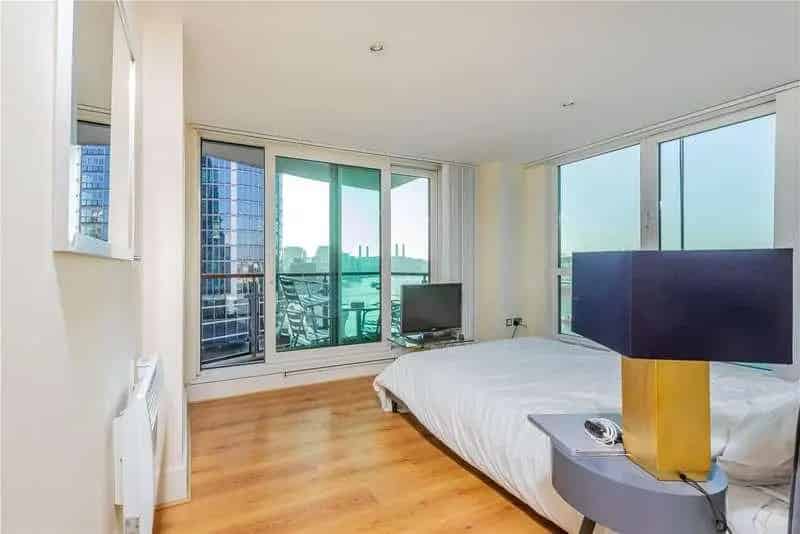 2 Bed Flat for Sale Vauxhall London 938 Sq Ft River Views