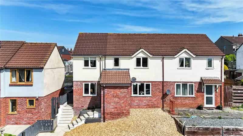 3 Bedroom Semi-Detached House For Sale Near Beach and Town