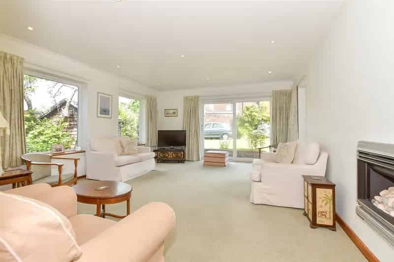 4 Bedroom Semi-Detached House For Sale Near Billericay High Street