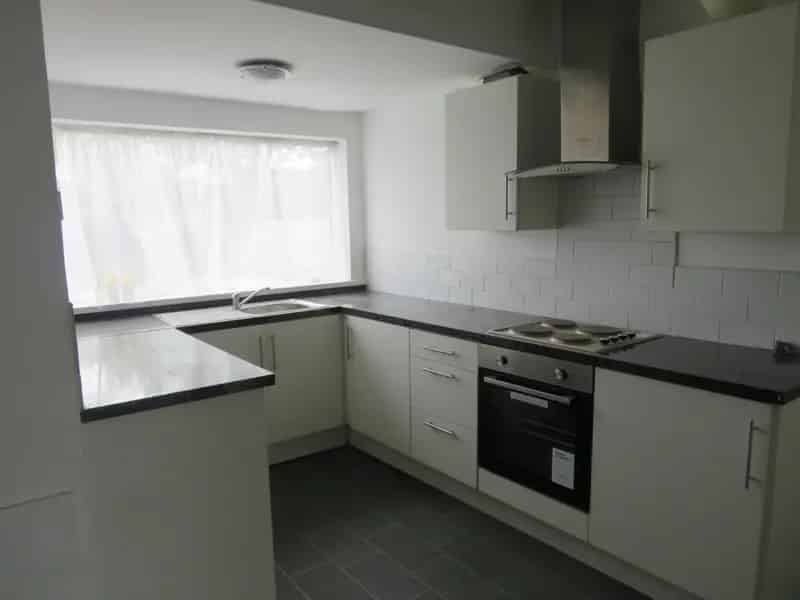 3 Bed End Terrace House Driveway Garden Near Amenities