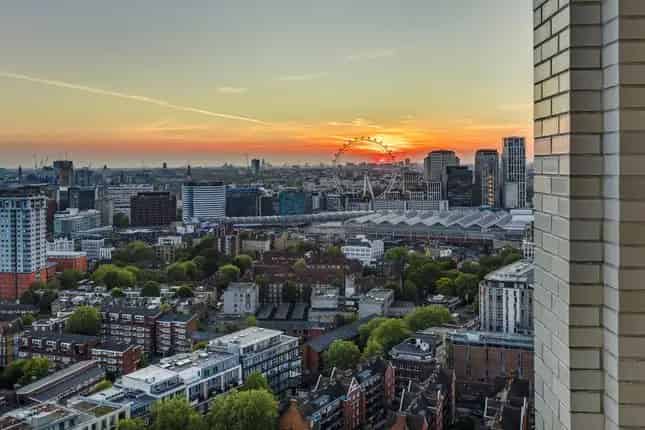 Luxury 2-Bed Penthouse Apartment with Panoramic City Views
