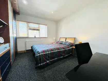 1 Room Flat 35m2 London - Bills Included Near East Acton Station
