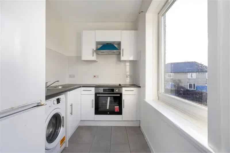 3 Bed Flat Double Upper 1 Reception Room Carrick Knowe