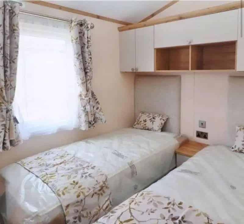 2 Bed Lakefront Retirement Lodge - Fully Furnished