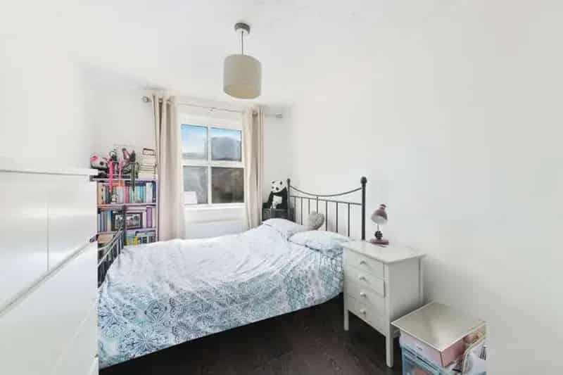 2 Bedroom Flat for Sale Near Lower Sydenham Station